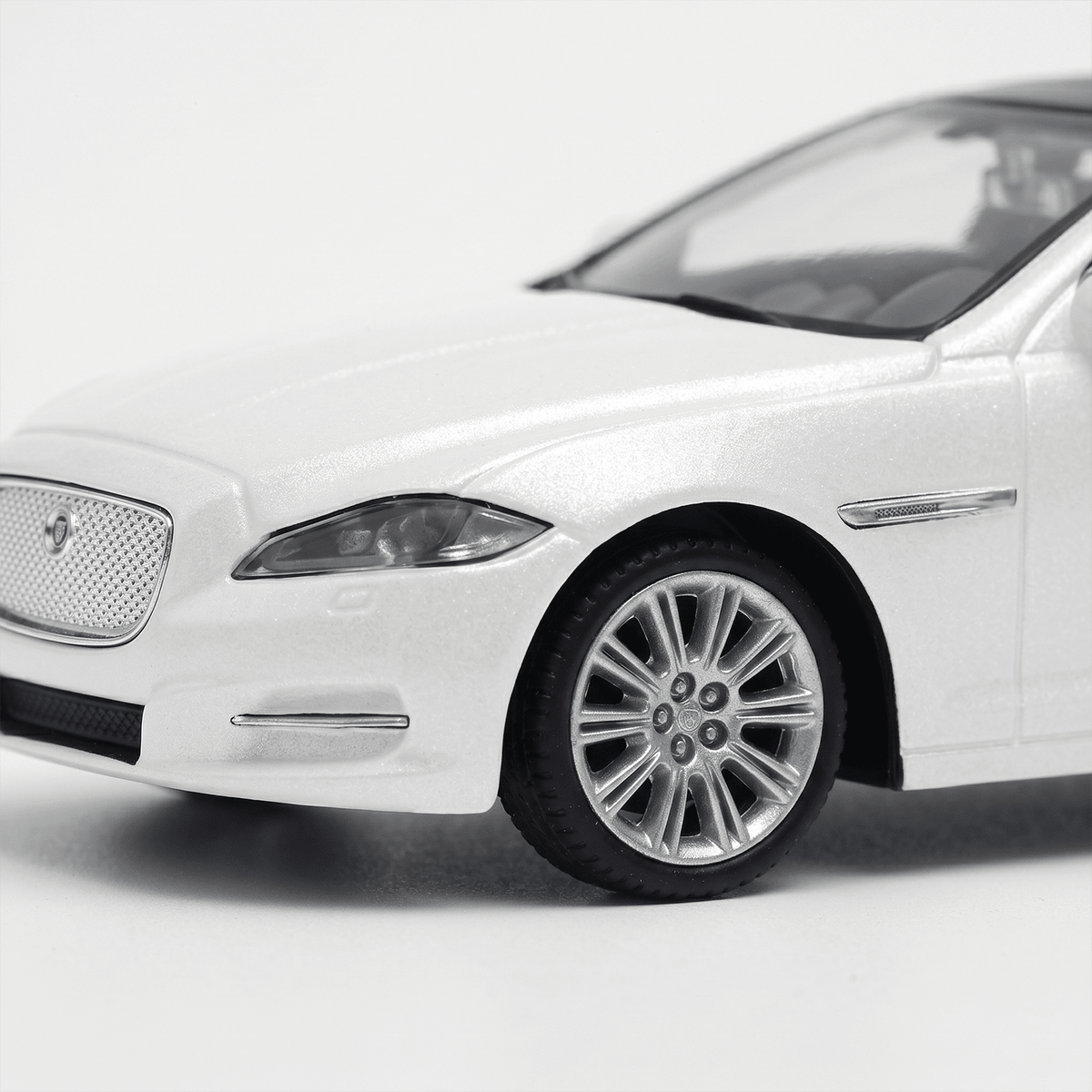 Auto 2010 Jaguar XJ - Welly - Toyng Chile